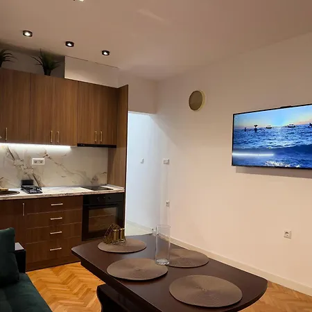 Elegant 2br In Center Apartament